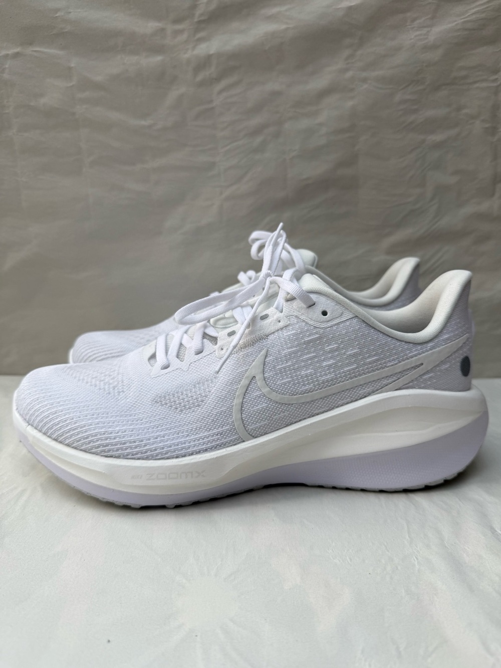 Nike - Vomero 17 - Men’s Running Shoes - All White - Size 9 - New With Tags